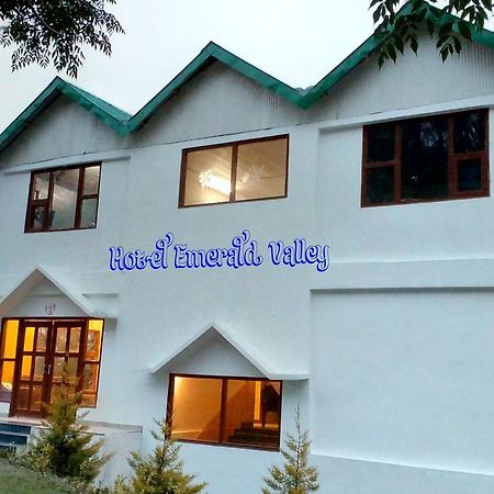 Hotel Emerald Valley Csail Kültér fotó