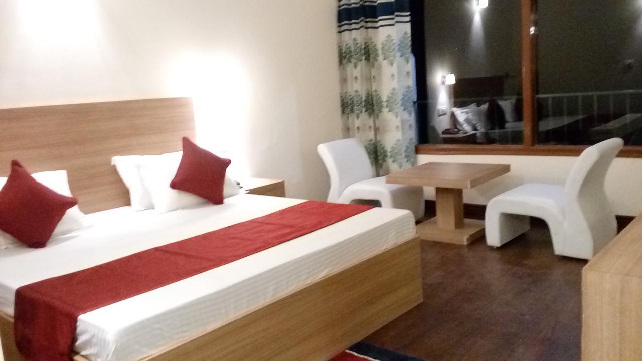 Hotel Emerald Valley Csail Kültér fotó
